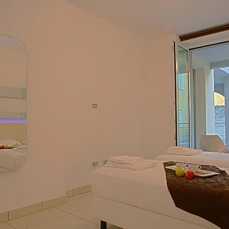 Sleeps 4 Pool * Maccagno