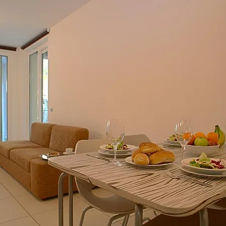 Διαμέρισμα Sleeps 4 Pool Maccagno